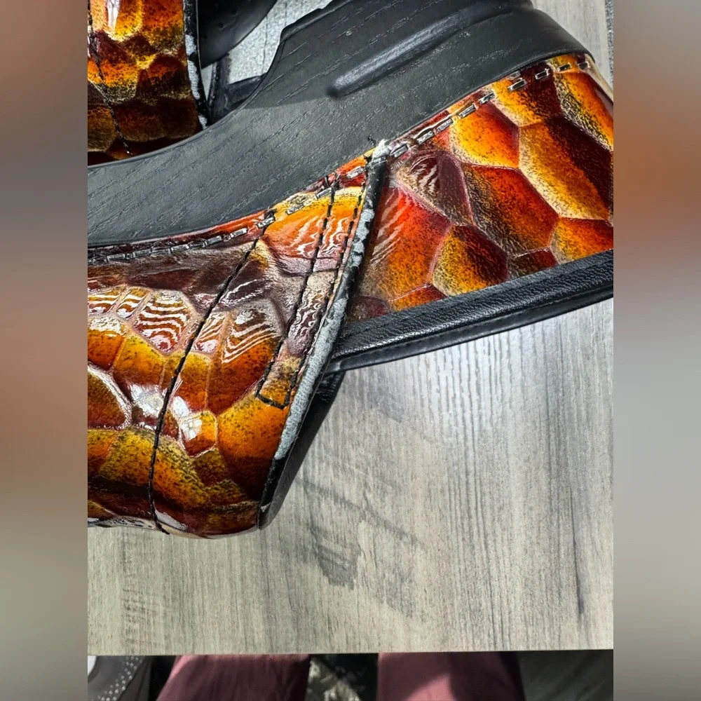 Dansko Professional Leather Clogs Shoes Women’s Size 41 Orange Brown Embossed - Picture 5 of 14